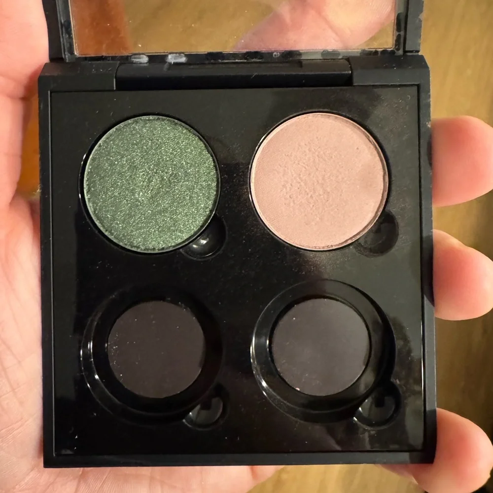 Anastasia Beverly Hills Eyeshadow Duo - Forest Green and Soft Pink